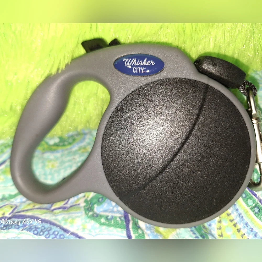 Retractable Whisker City Leash